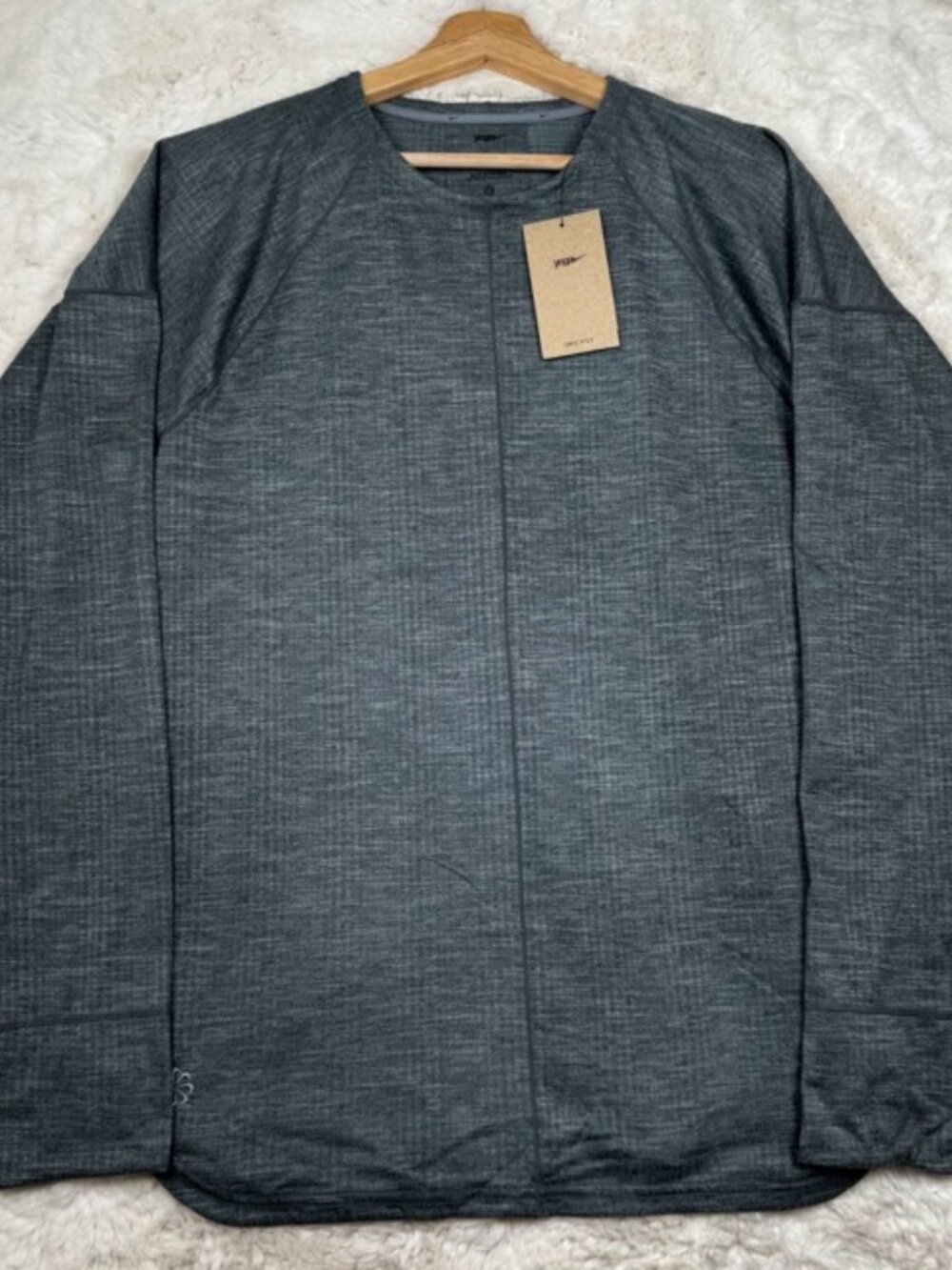 Nike Men's Heather Gray Long Sleeve Dri Fit Crew Neck Yoga Shirt Size M Relaxed
